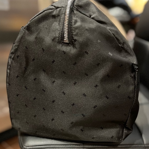 REVERSIBLE RARE MICHAEL KORS XL MENS HARRISON “KorsCity” DUFFLE BAG W/ MONOGRAM - Picture 5 of 9